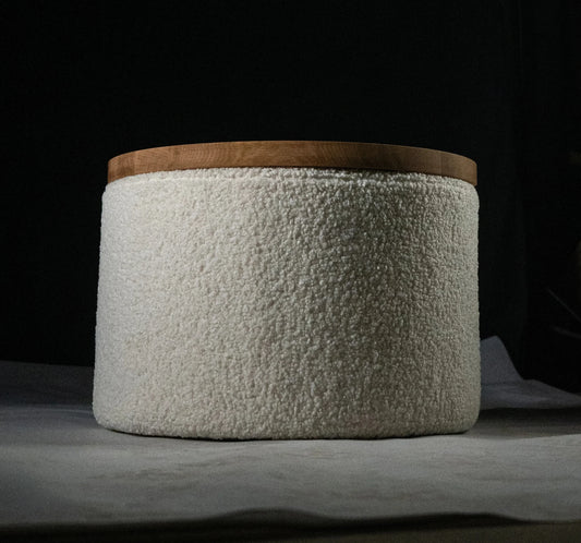 Massiv trepuff med bordfunksjon – Skandinavisk design
